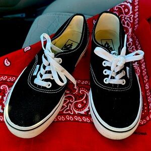 Like New A pair of Low Top Off the Wall Vans Black with White trim